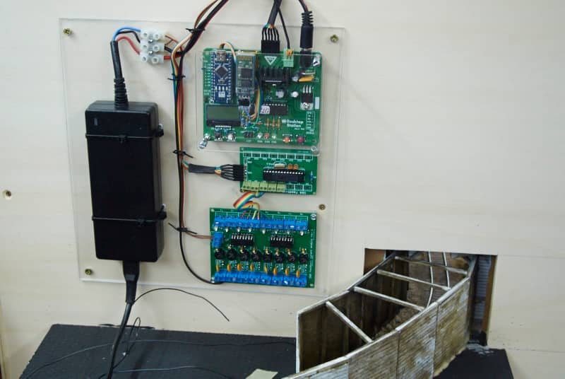 Montaža elektronike v Juretovo dioramo
